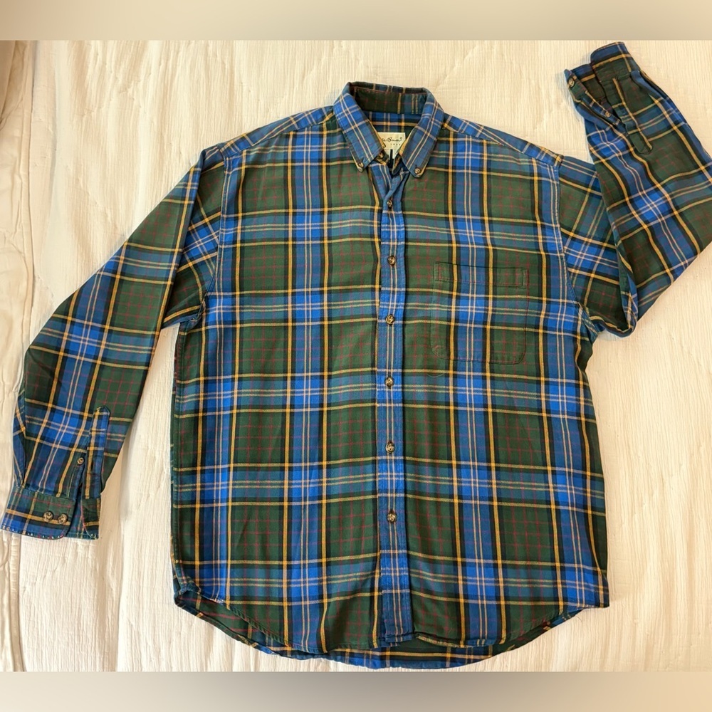 Eddie Bauer Men’s Medium Plaid Button-Down Shirt 100% Cotton Tartan